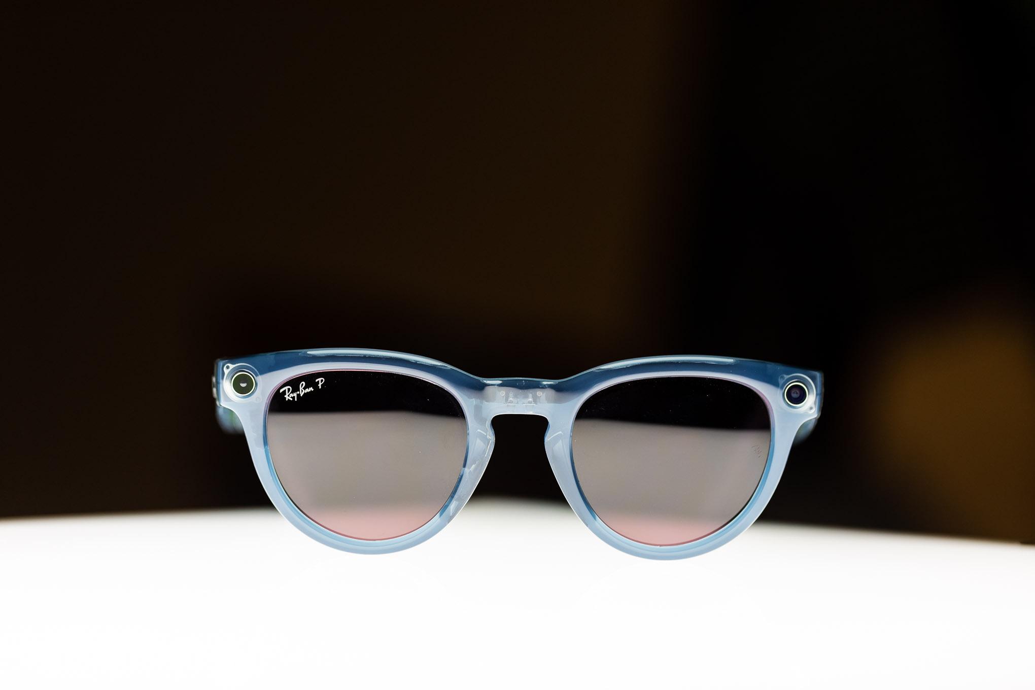 Teardown: Ray-Ban Meta Smart Glasses